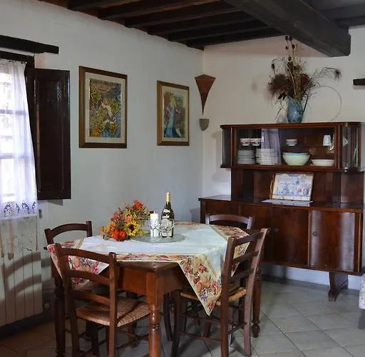 Cortona Holiday Home Дом отдыха *